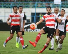 Sepasang Gol Pablo Aracil...