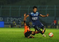 Arema Kembali Puncaki...