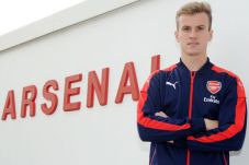 Arsenal Amankan Bek...