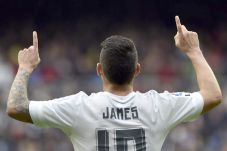 James Rodriguez Bikin...