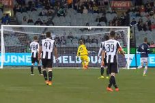 Lawan Melbourne, Bek...