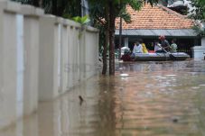 Pembatas Jebol, Kecamatan...
