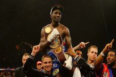 Curi Sabuk Juara WBC...