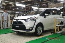 Toyota Sienta Produksi...