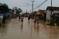 Banjir dan Longsor Terjang...