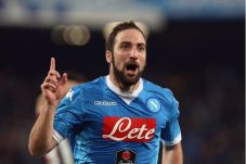 Resmi ke Juventus, Higuain...