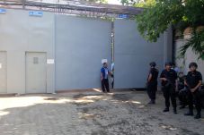 Petugas Pemandi Jenazah...
