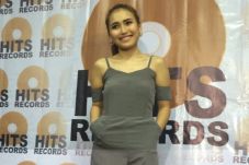 Tak Mau Dibilang Artis...