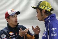 Melalui WhatsApp, Rossi...