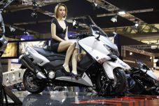 Honda Keluarkan X-ADV...