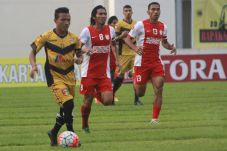 Nyaris Malu, Mitra Kukar...