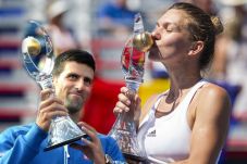 Djokovic dan Halep Sama-sama...