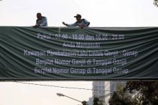 Masyarakat Masih Enggan...