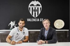 RESMI: Martin Montoya...