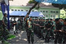 Tembak Santoso, Prajurit...