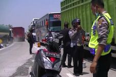 Tabrak Pengendara Motor...