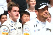Singkirkan Jenson Button,...