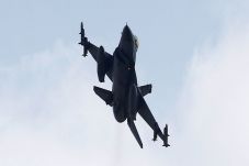 Bahan Bakar Habis, F-16...