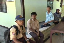 Oknum Guru Aniaya Siswa...