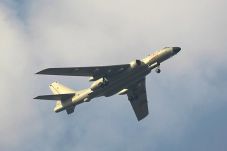 Jet Tempur dan Pesawat...