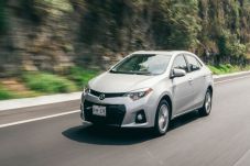 Tahun 2016 Toyota Corolla...