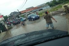 Jalan Belum Diperbaiki,...
