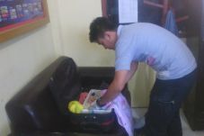 Polisi Periksa Penumpang...
