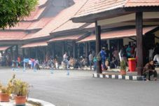 Kabut Asap Pekat, Tiga...