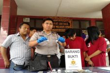 Sejoli Ini Ditangkap...