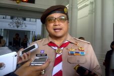 Dede Yusuf Tunggu Wangsit...
