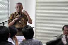 Mantan Menteri Koperasi...