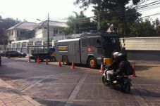 Warga Minta Kaji Ulang...