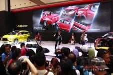 Pilih Mobil Mitsubishi,...