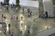 Hujan Deras, Terminal...