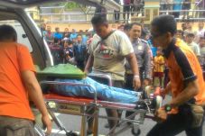 Tabrak Kijang Innova,...