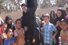Manbij Bebas dari ISIS,...