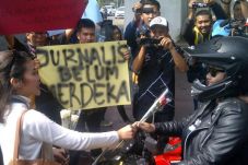 Jurnalis Bandung Kecam...