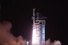 China Luncurkan Satelit...
