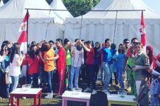 Serunya JKT48 Lomba...
