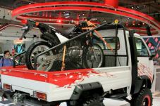 Penantang Kawasaki KLX...