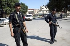 Polisi Palestina Bentrok...