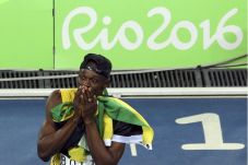 Usain Bolt Rebut Medali...