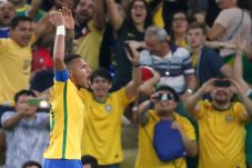 Neymar Cetak Sejarah,...