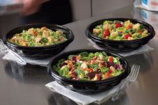 Rilis Menu Salad, Dominos...