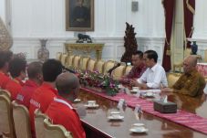 Dikasih Medali Emas,...