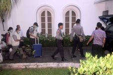 Gubernur Sultra Tersangka,...