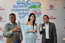 Le Minerale Gandeng...