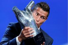 Ronaldo Pensiun Usia...