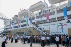 PT Pelni Tawarkan Ship...