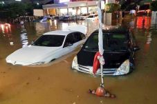 Masih Dikepung Banjir,...